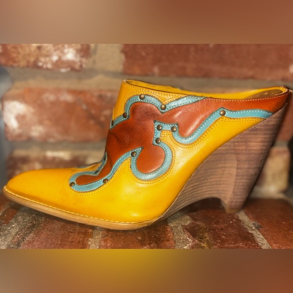 BCBG Vintage Western Pointed Toe Wedge Mules Mustard Turquoise Brown Studded 8.5 - Picture 11 of 16